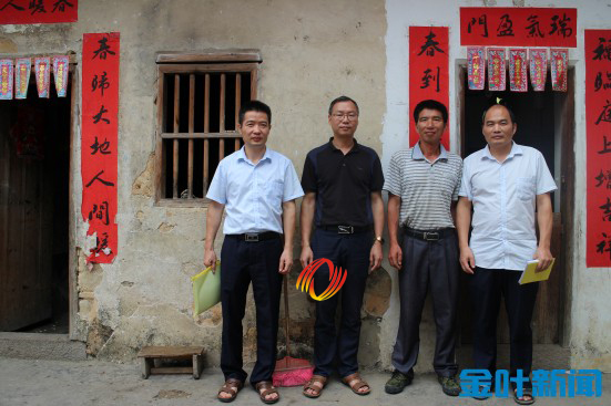 6月12日上午洪山鄉(xiāng)尚賢村扶貧慰問(wèn) (2).jpg